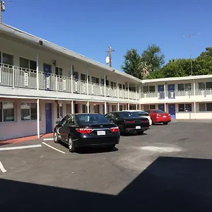Мотель Travelodge By Wyndham Convention Center Сакраменто